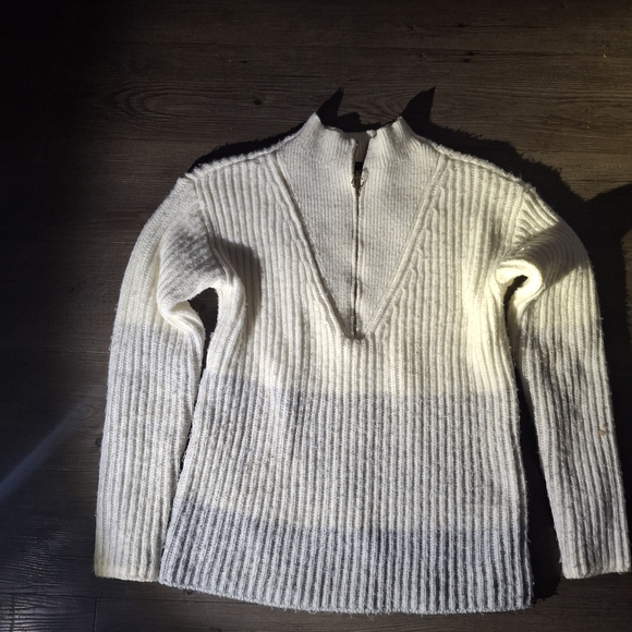 Talbots Cream and Gray Ribbed Turtleneck Sweater - Picture 3 of 6